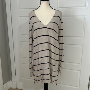 Old Navy Cream and Black Striped V-Neck Long Sleeve Tunic Sweater EUC Size XL